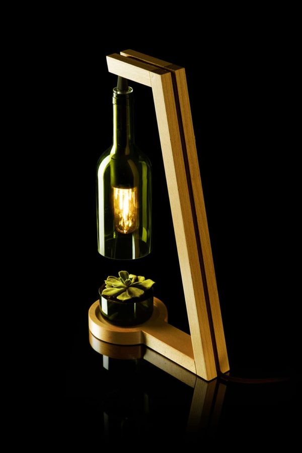 Lampe artisanale avec pied et bouteille de vin - Vinna